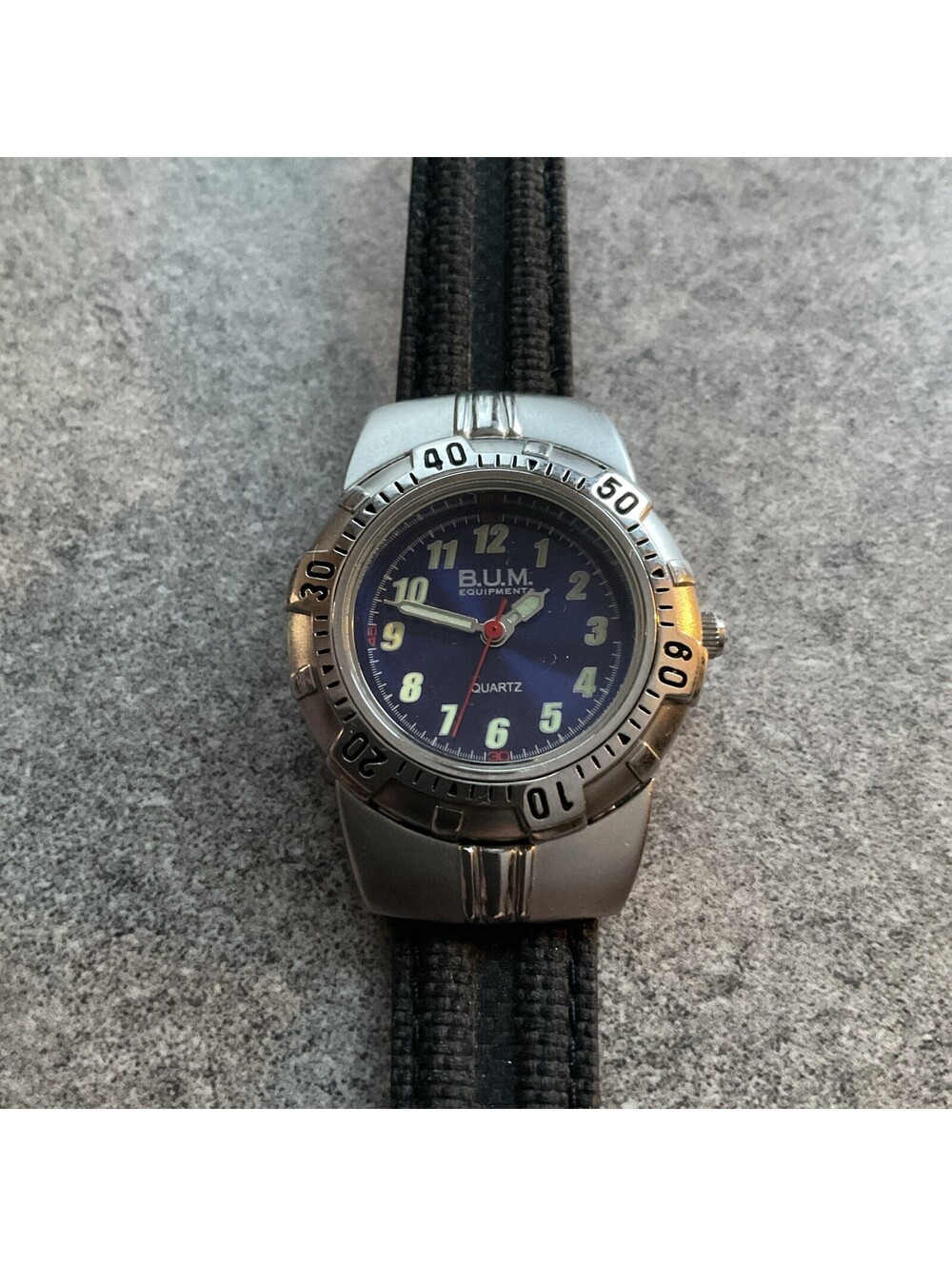 Vntg B.U.M. Equipment Womens Diver Style Watch 29mm Silver Tone Case Blue Dial 4